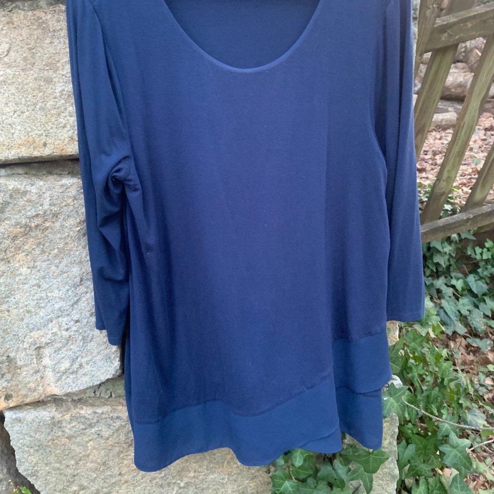 Vince Camuto navy blue top